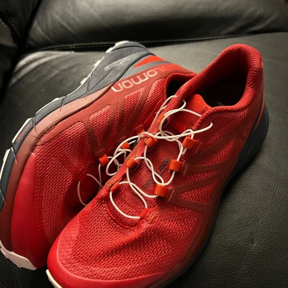 Salomon like new size 9 women size 7 men, red hiking sneakers. - Picture 5 of 8